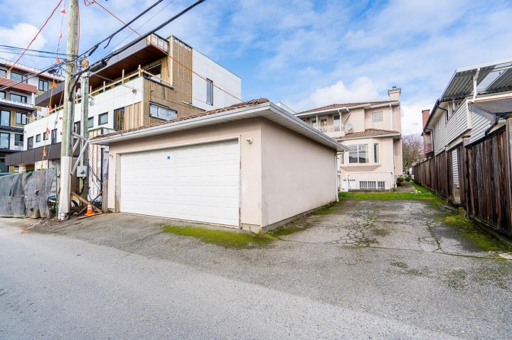 Photo 22 at 726 E 56th Avenue, South Vancouver, Vancouver East
