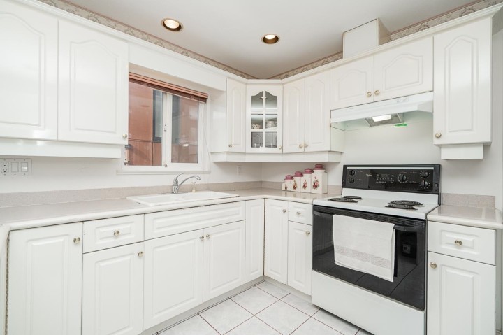 Photo 1 at 726 E 56th Avenue, South Vancouver, Vancouver East