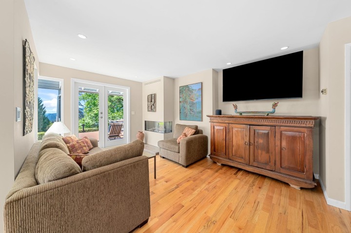 Photo 13 at 3961 St. Albans Avenue, Upper Lonsdale, North Vancouver