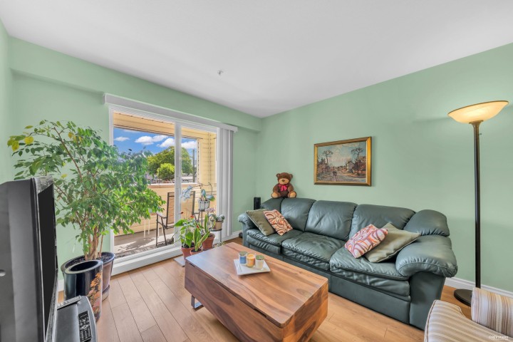 Photo 10 at 202 - 3624 Fraser Street, Fraser VE, Vancouver East