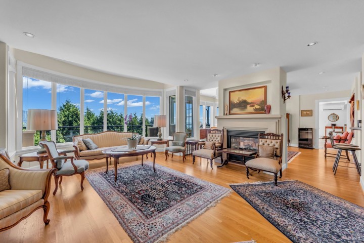 Photo 7 at 574 St. Andrews Place, West Vancouver