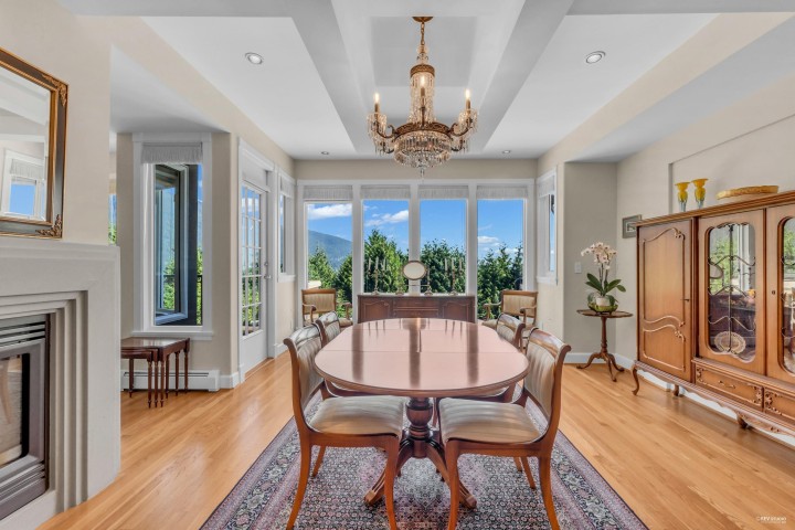 Photo 9 at 574 St. Andrews Place, West Vancouver