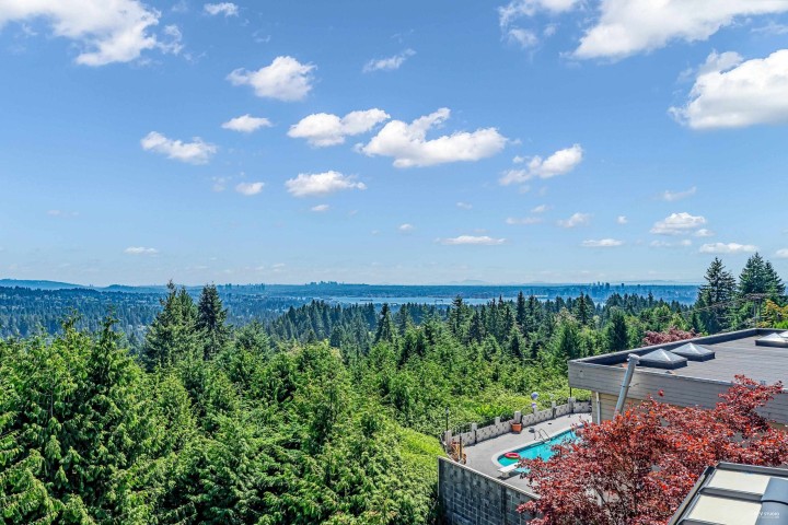 Photo 40 at 574 St. Andrews Place, West Vancouver