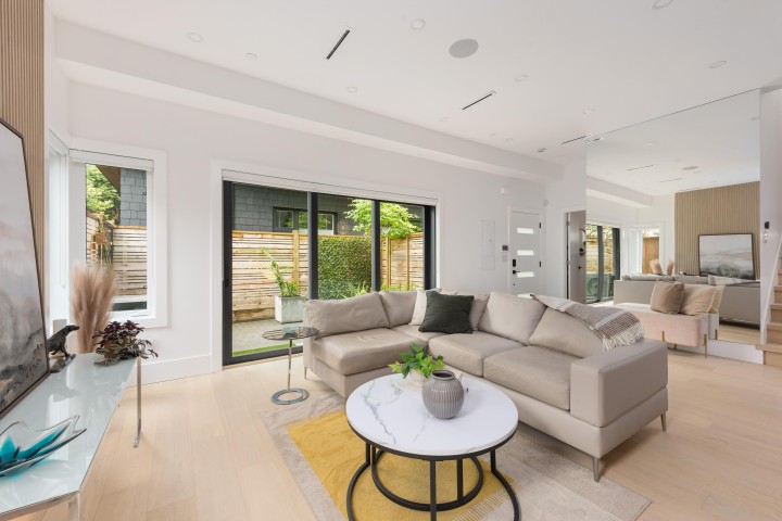 Photo 1 at 5 - 371 E 33rd Avenue, Main, Vancouver East