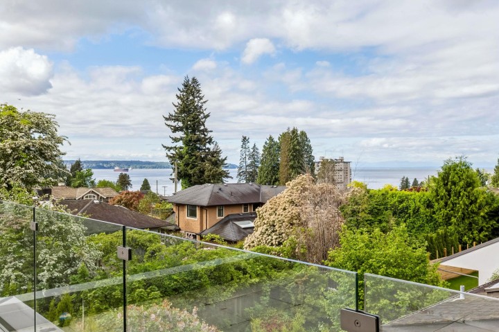 Photo 13 at 2256 Jefferson Avenue, Dundarave, West Vancouver