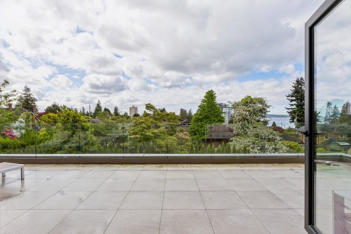 Photo 11 at 2256 Jefferson Avenue, Dundarave, West Vancouver