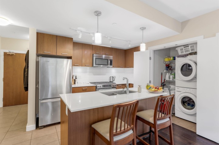 Photo 10 at 204 - 1177 Marine Drive, Norgate, North Vancouver