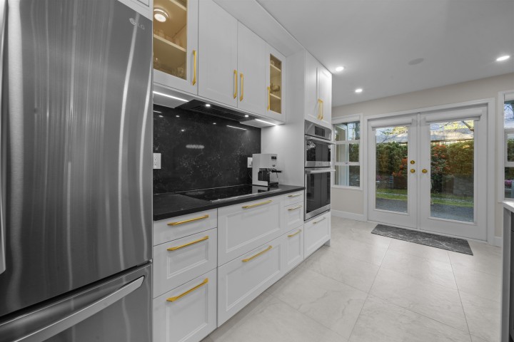Photo 14 at 103 - 3399 Capilano Crescent, Edgemont, North Vancouver