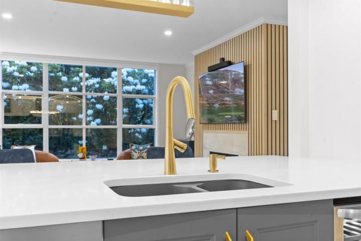 Photo 8 at 103 - 3399 Capilano Crescent, Edgemont, North Vancouver