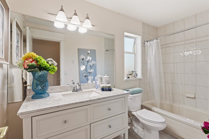 Photo 27 at 2541 Marine Drive, Dundarave, West Vancouver