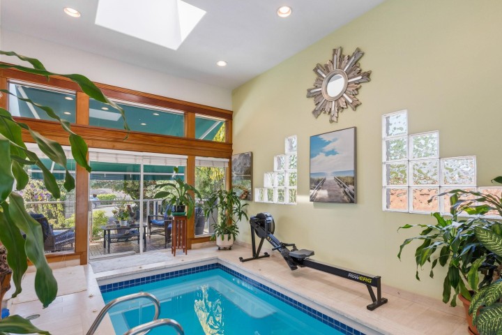 Photo 16 at 2541 Marine Drive, Dundarave, West Vancouver