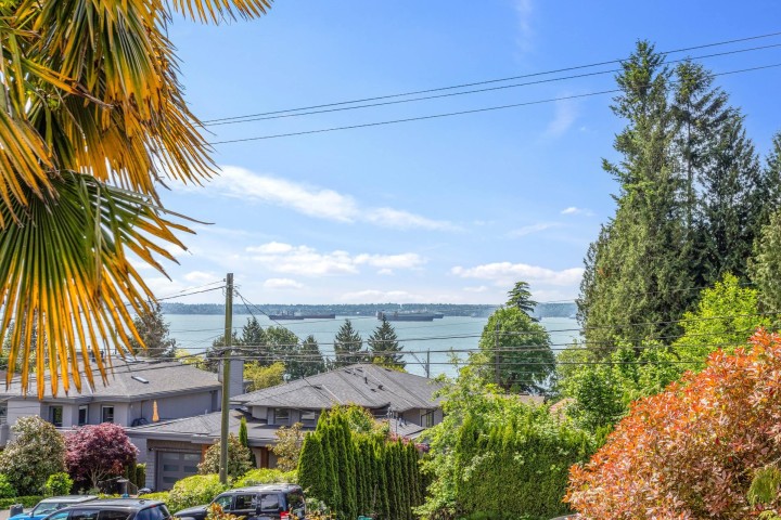 Photo 22 at 2541 Marine Drive, Dundarave, West Vancouver