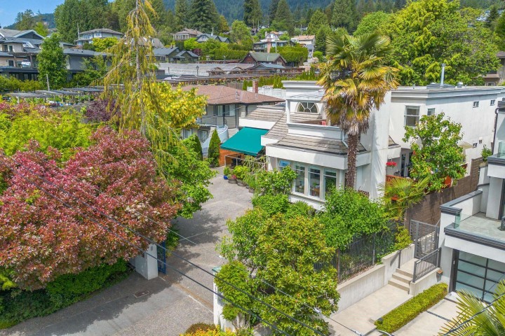 Photo 36 at 2541 Marine Drive, Dundarave, West Vancouver