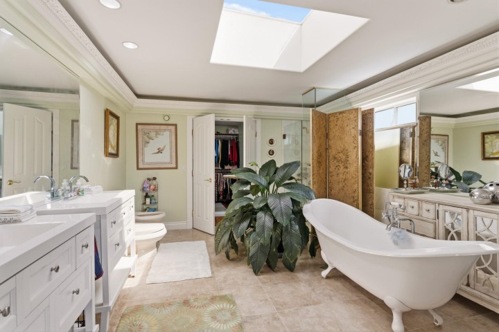 Photo 24 at 2541 Marine Drive, Dundarave, West Vancouver