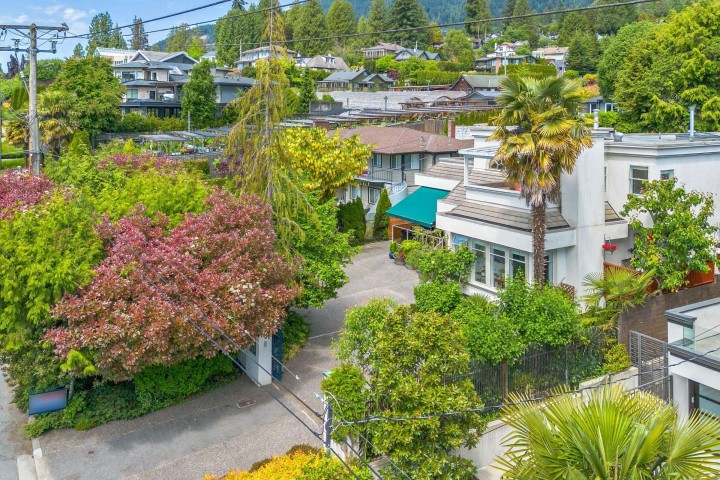 Photo 33 at 2541 Marine Drive, Dundarave, West Vancouver