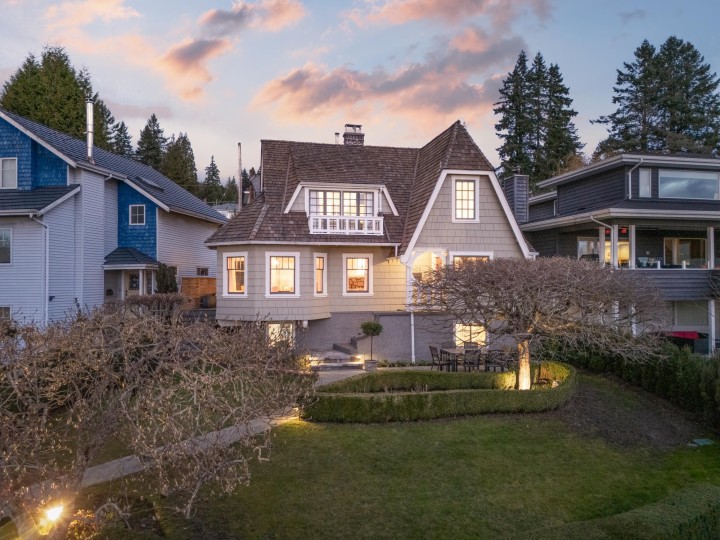 Photo 3 at 402 Brand Street, Upper Lonsdale, North Vancouver