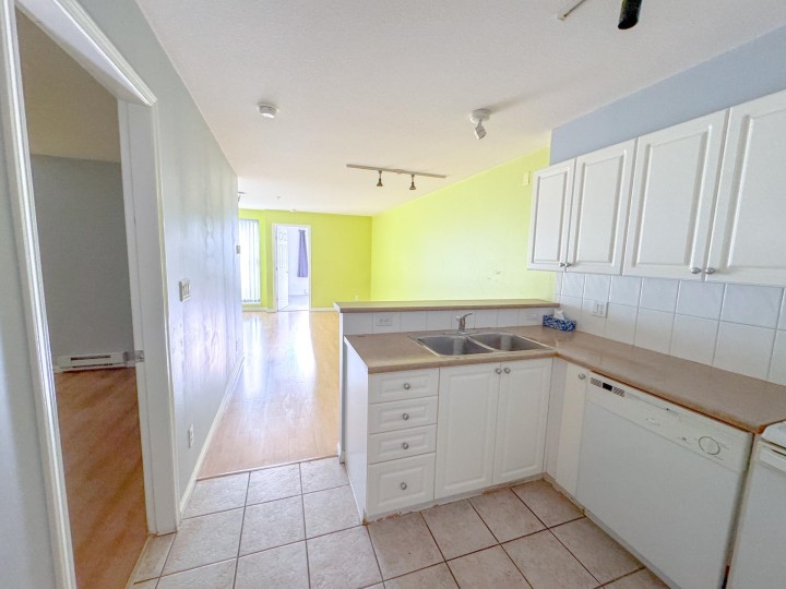 Photo 6 at 311 - 5555 Victoria Drive, Victoria VE, Vancouver East