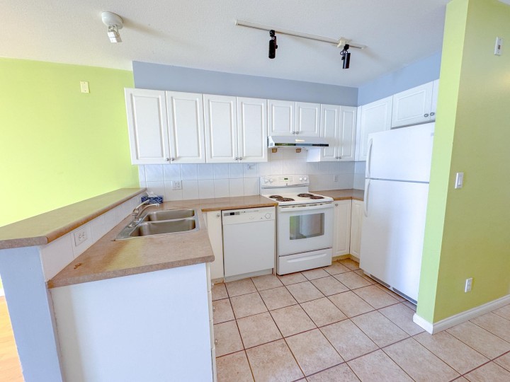 Photo 5 at 311 - 5555 Victoria Drive, Victoria VE, Vancouver East