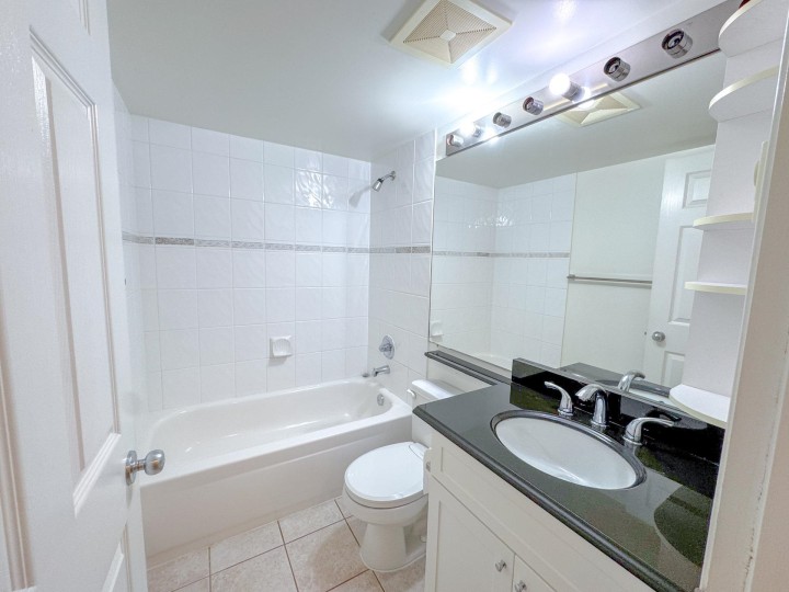 Photo 10 at 311 - 5555 Victoria Drive, Victoria VE, Vancouver East