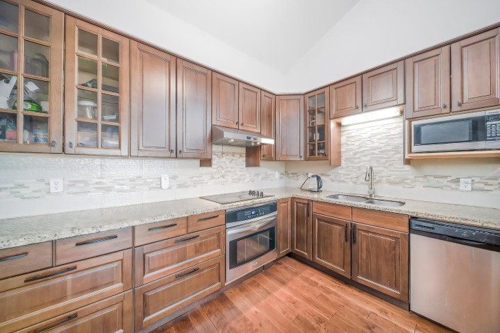 Photo 11 at 49 - 2202 Folkestone Way, Panorama Village, West Vancouver