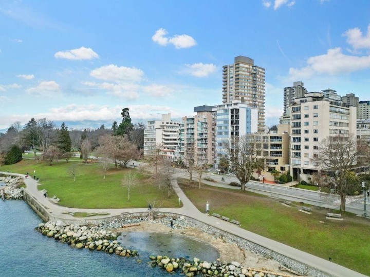 Photo 2 at 401 - 2015 Beach Avenue, West End VW, Vancouver West