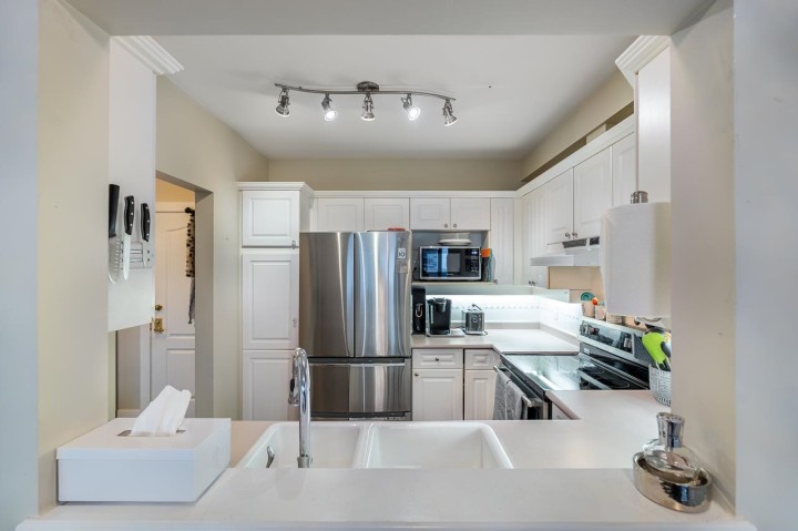 Photo 8 at 903 - 140 E 14th Street, Central Lonsdale, North Vancouver