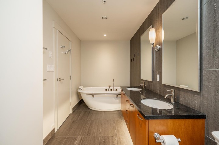 Photo 14 at 502 - 3335 Cypress Place, Cypress Park Estates, West Vancouver