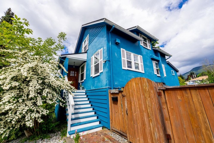 Photo 2 at 264 W Queens Road, Upper Lonsdale, North Vancouver