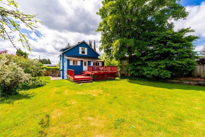 Photo 1 at 264 W Queens Road, Upper Lonsdale, North Vancouver