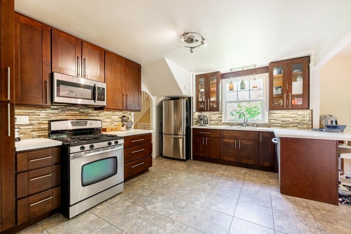 Photo 9 at 264 W Queens Road, Upper Lonsdale, North Vancouver