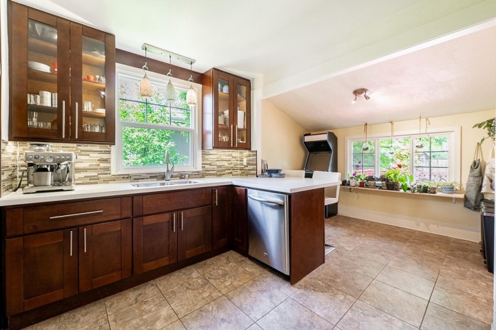 Photo 10 at 264 W Queens Road, Upper Lonsdale, North Vancouver