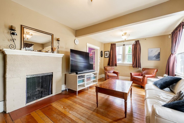 Photo 4 at 264 W Queens Road, Upper Lonsdale, North Vancouver