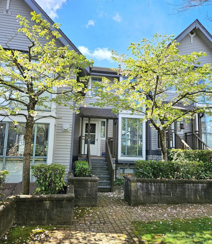 Photo 3 at 4875 Duchess Street, Collingwood VE, Vancouver East