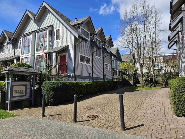 Photo 4 at 4875 Duchess Street, Collingwood VE, Vancouver East