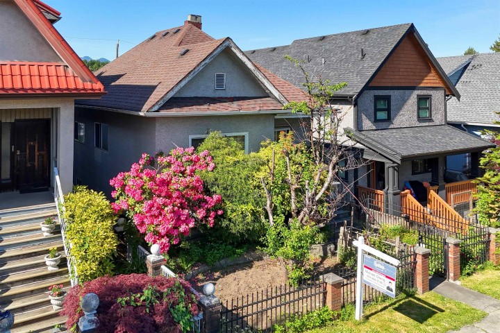 Photo 8 at 1349 E 14th Avenue, Grandview Woodland, Vancouver East