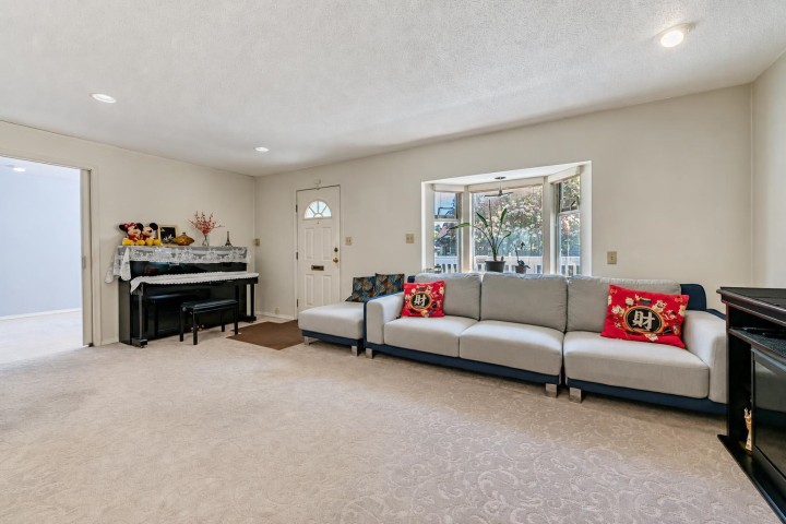 Photo 7 at 3335 Dieppe Drive, Renfrew Heights, Vancouver East