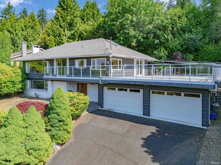 Photo 2 at 2615 Skilift Place, Chelsea Park, West Vancouver