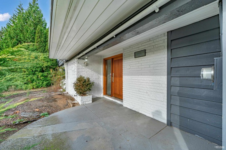 Photo 3 at 2615 Skilift Place, Chelsea Park, West Vancouver