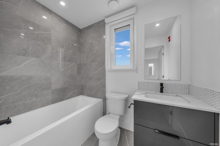 Photo 17 at 309 - 2250 E 1st Avenue, Grandview Woodland, Vancouver East