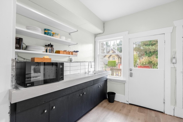Photo 10 at 3425 W 8th Avenue, Kitsilano, Vancouver West