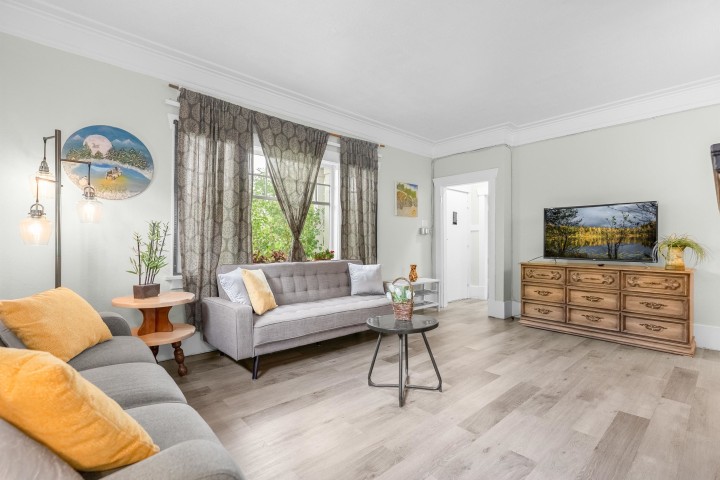 Photo 4 at 3425 W 8th Avenue, Kitsilano, Vancouver West