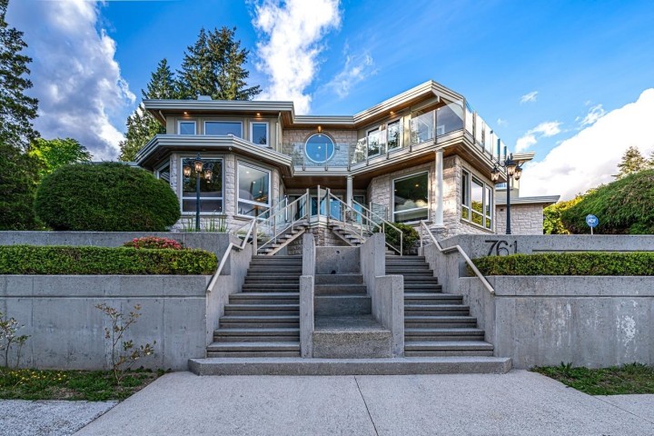 Photo 2 at 761 Eyremount Drive, British Properties, West Vancouver