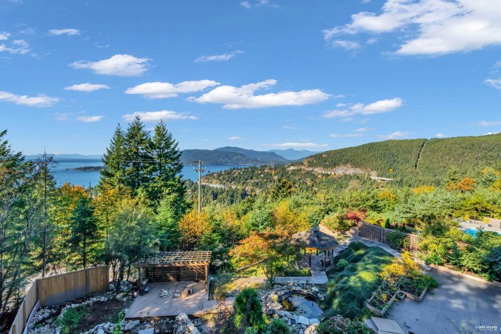 Photo 3 at 4673 Woodburn Road, Cypress Park Estates, West Vancouver