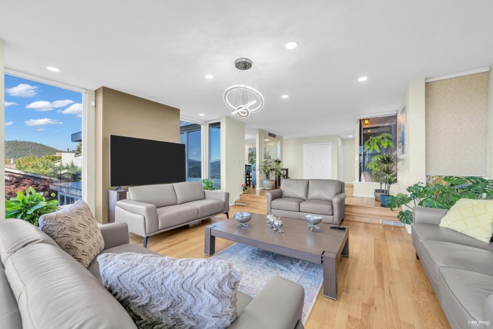 Photo 9 at 4673 Woodburn Road, Cypress Park Estates, West Vancouver