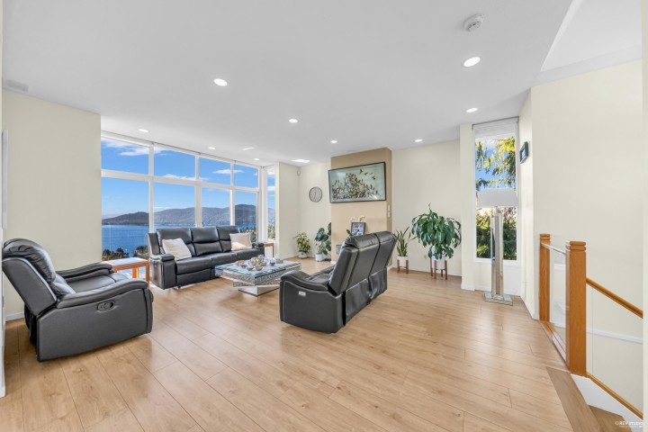 Photo 10 at 4673 Woodburn Road, Cypress Park Estates, West Vancouver