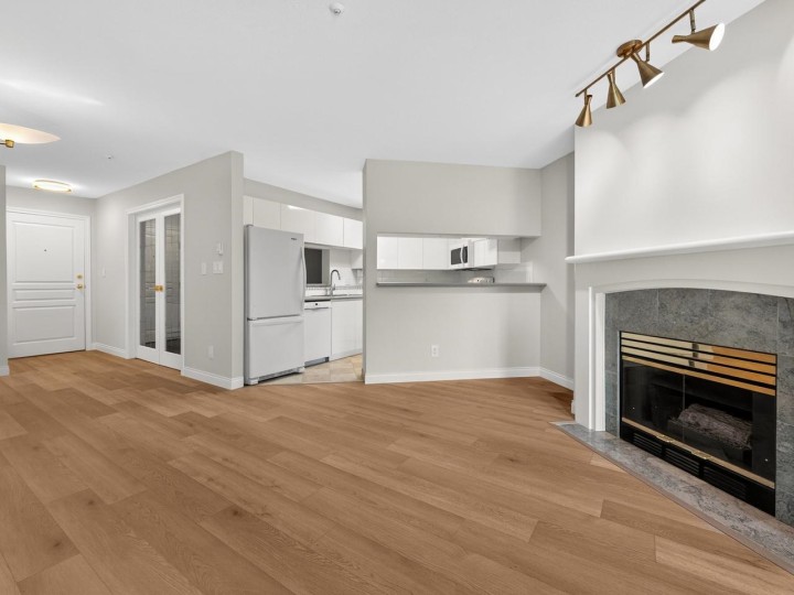 Photo 6 at 109 - 8460 Jellicoe Street, South Marine, Vancouver East