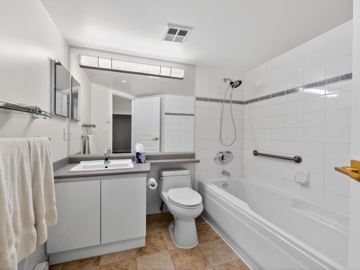 Photo 15 at 109 - 8460 Jellicoe Street, South Marine, Vancouver East