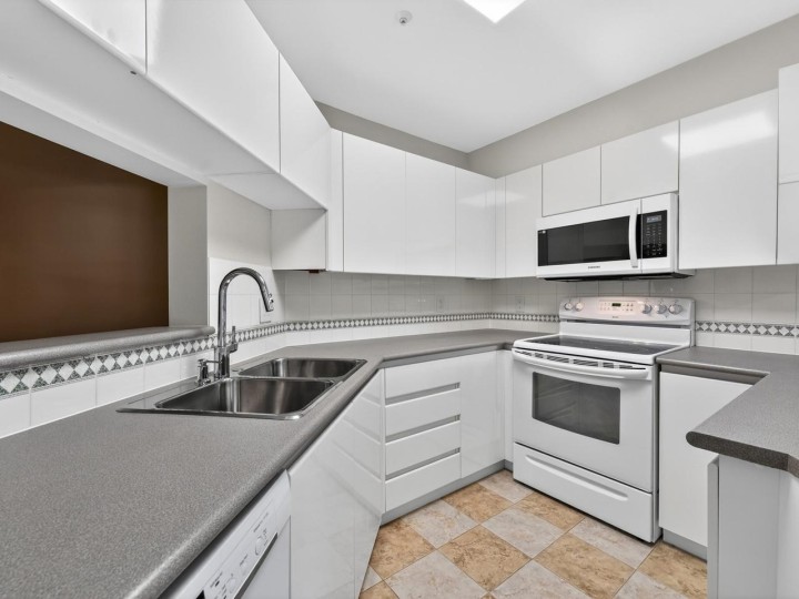 Photo 8 at 109 - 8460 Jellicoe Street, South Marine, Vancouver East