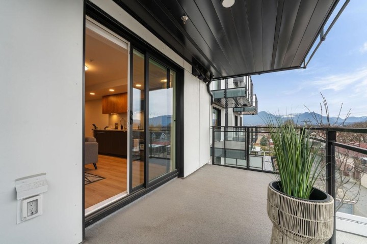 Photo 17 at 311 - 2419 Grant Street, Renfrew VE, Vancouver East