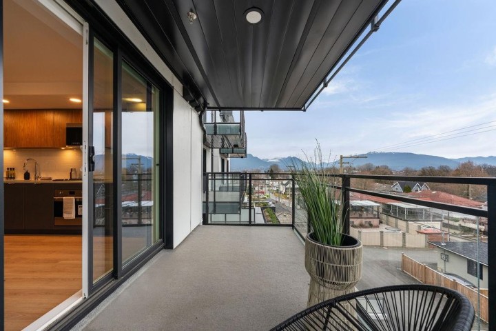 Photo 16 at 311 - 2419 Grant Street, Renfrew VE, Vancouver East